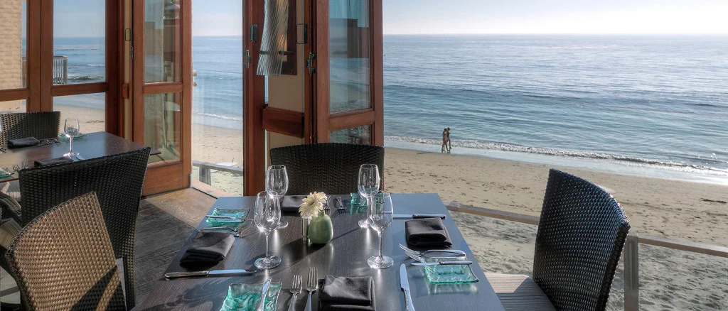 Dine_Splashes-Page_Secondary-Image-Seaside-Dining_Splashes-2